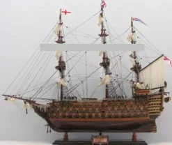 212 Main HMS Victory Mid Size Model Boat Multicoloured