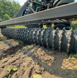 Field Tuff 5′ 3 Point Cultipacker with 26 Cast Iron Wheels, 60″ Working Width, Black