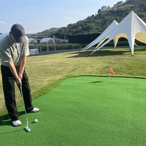 FixtureDisplays Golf Putting Green Mat Set Artificial Turf with Golf Balls and Putter 20 X 10